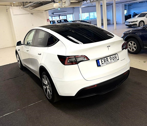 Tesla Model Y 8 of 22