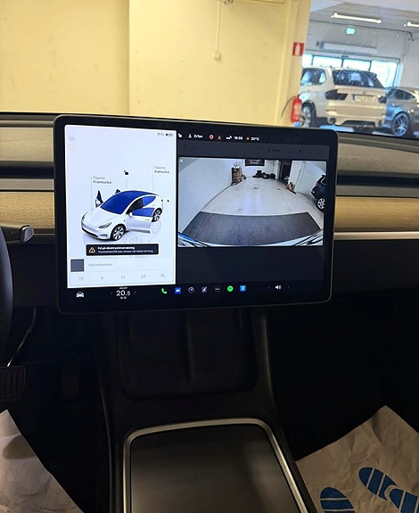 Tesla Model Y 18 of 22