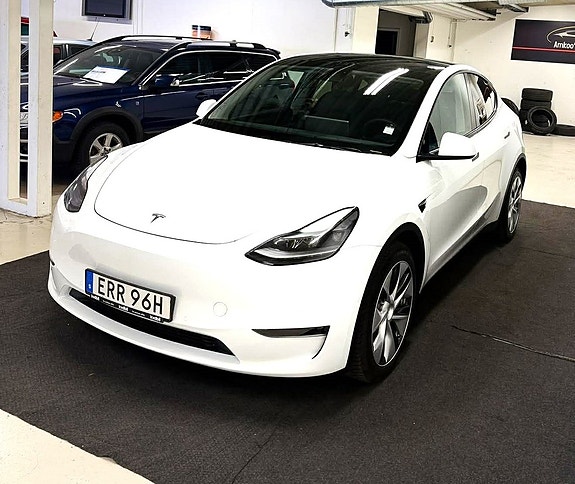 Tesla Model Y 7 of 22