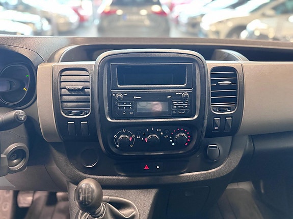 Renault Trafic 12 of 13