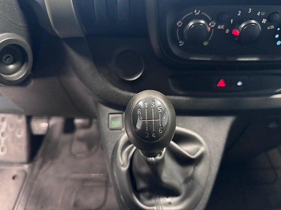 Renault Trafic 13 of 13