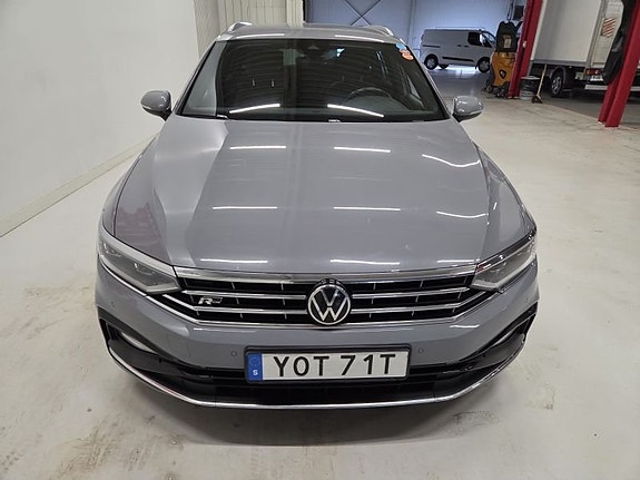 Volkswagen Passat 2 of 5