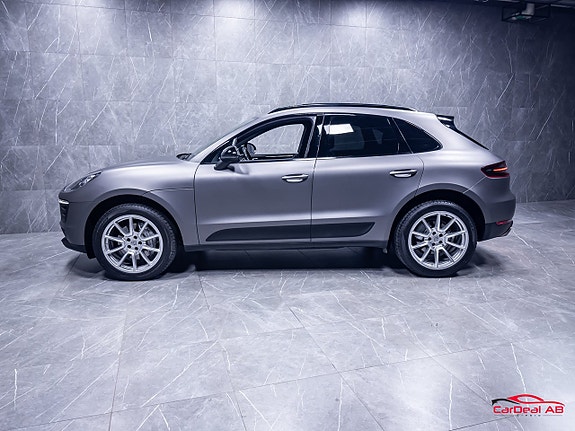 Porsche Macan S 4 of 5