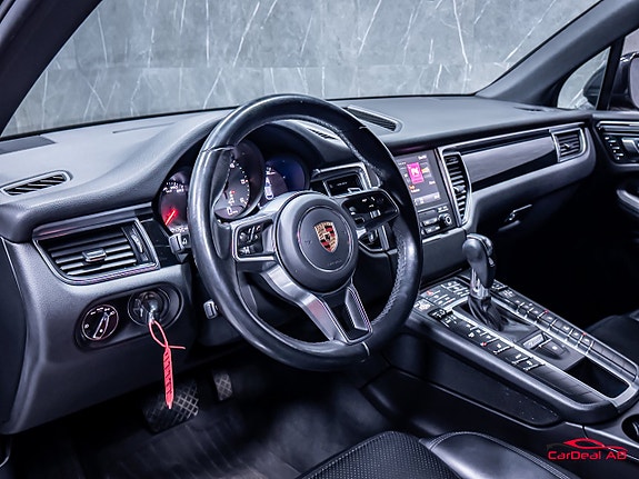 Porsche Macan S 12 of 28