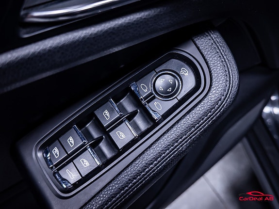 Porsche Macan S 28 of 28