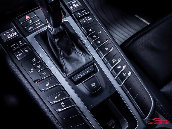 Porsche Macan S 25 of 28