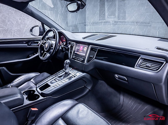 Porsche Macan S 14 of 28