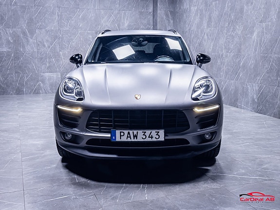 Porsche Macan S 2 of 5