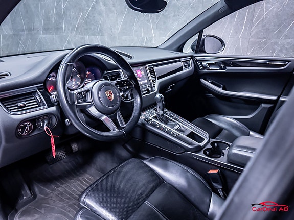 Porsche Macan S 11 of 28