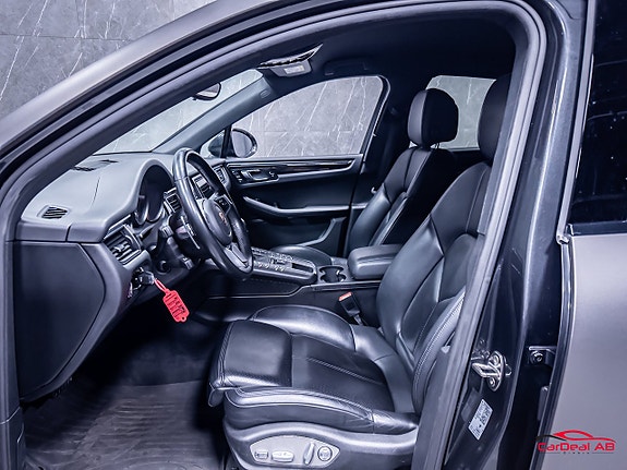 Porsche Macan S 10 of 28