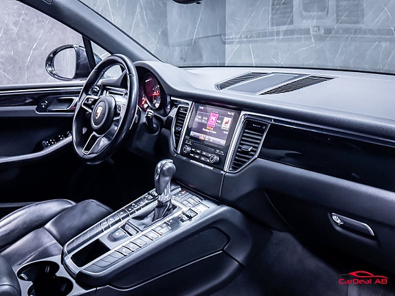 Porsche Macan S 13 of 28