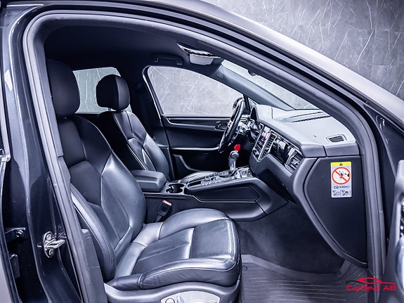 Porsche Macan S 15 of 28