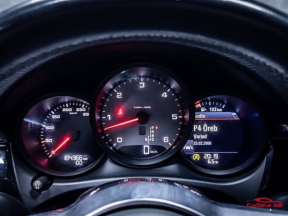 Porsche Macan S 19 of 28