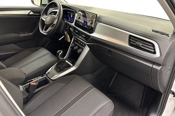Volkswagen T-Roc 17 of 23