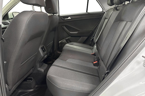 Volkswagen T-Roc 18 of 23