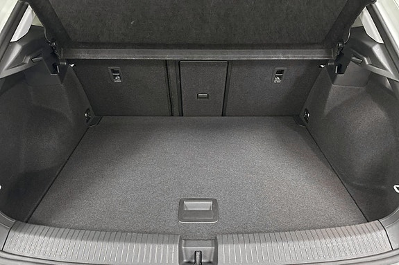 Volkswagen T-Roc 19 of 23