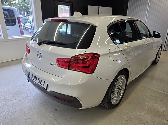 BMW 118i 4 of 5
