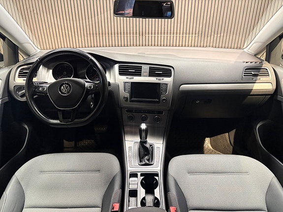 Volkswagen Golf VII 11 of 15