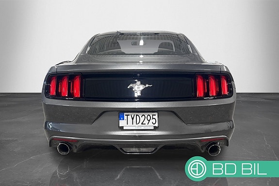Ford Mustang 9 of 30