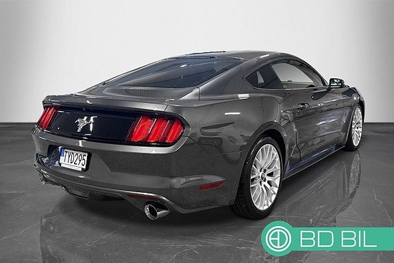 Ford Mustang 8 of 30