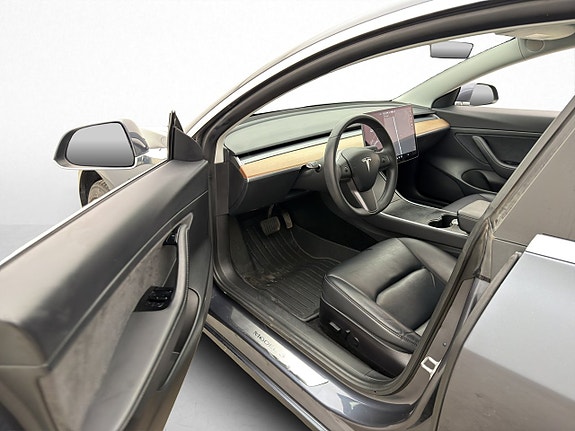 Tesla Model 3 9 of 30