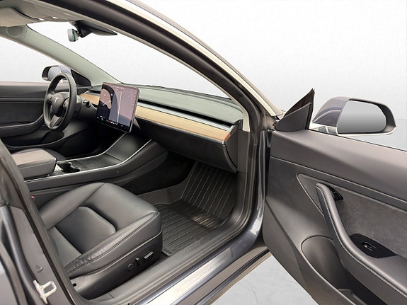 Tesla Model 3 29 of 30