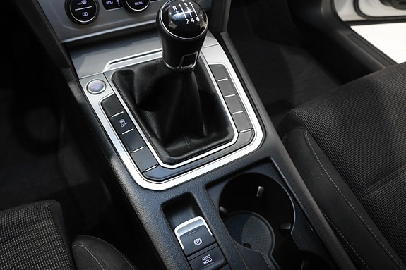 Volkswagen Passat 19 of 26