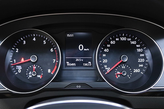 Volkswagen Passat 24 of 26