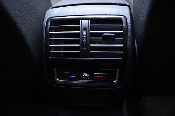 Volkswagen Passat 15 of 26