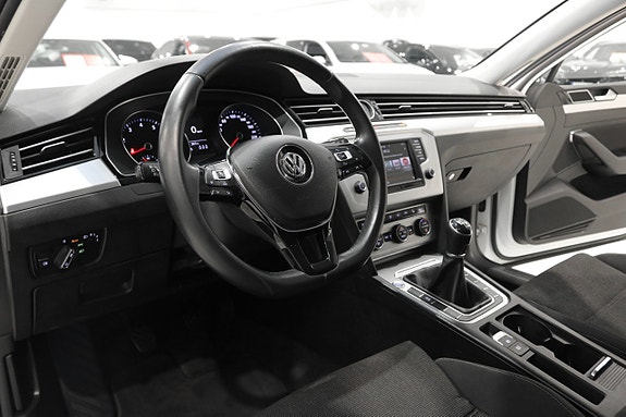 Volkswagen Passat 7 of 26