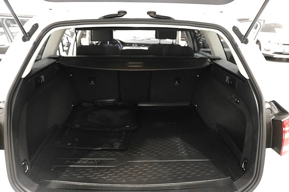 Volkswagen Passat 16 of 26