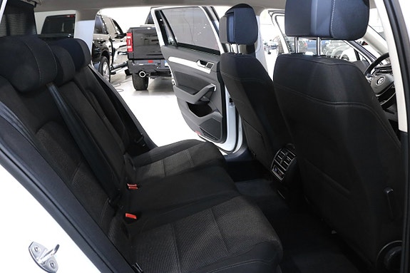 Volkswagen Passat 14 of 26