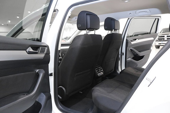 Volkswagen Passat 13 of 26