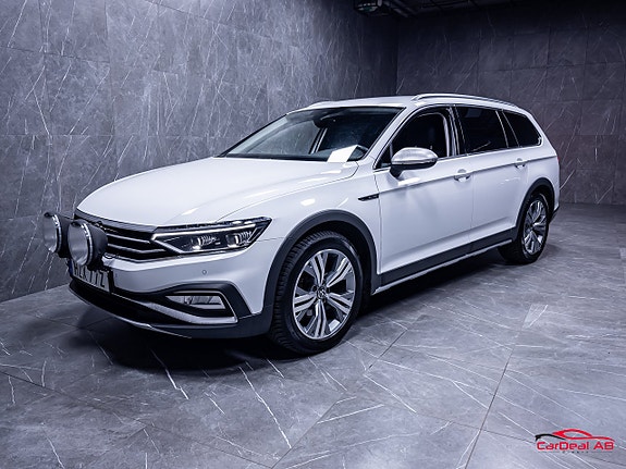 Volkswagen Passat Alltrack 3 of 5