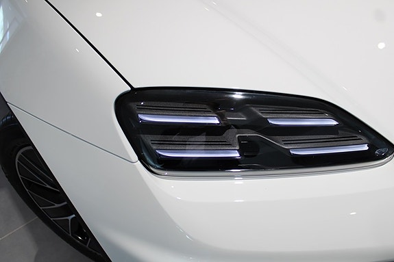 Porsche Macan 4 5 of 5