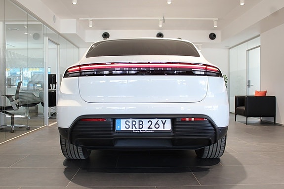 Porsche Macan 4 4 of 5