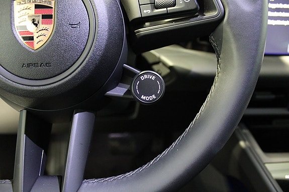 Porsche Macan 4 9 of 16