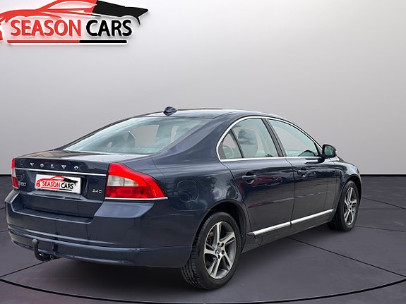 Volvo S80 2 of 5