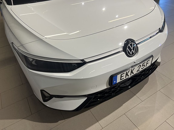 Volkswagen ID.7 3 of 5