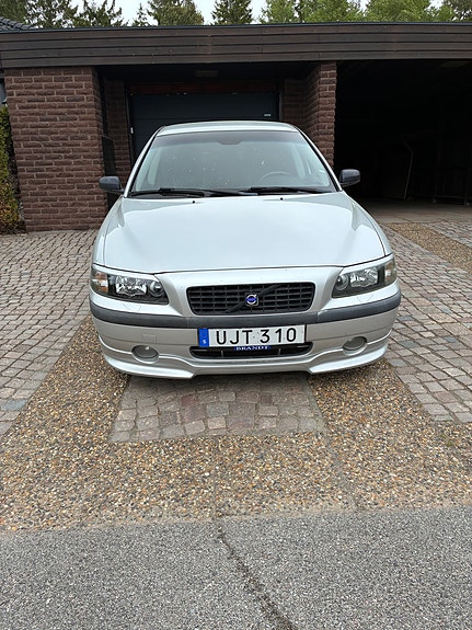 Volvo S60 2 of 5