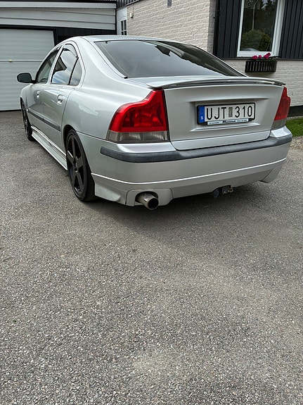 Volvo S60 4 of 5