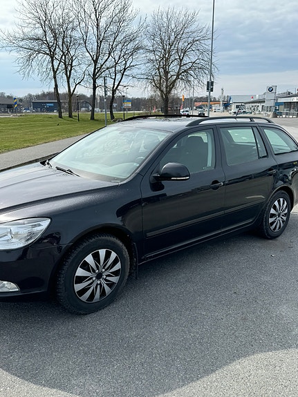 Skoda Octavia 2 of 5