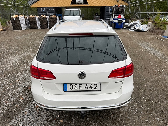 Volkswagen Passat 2 of 4