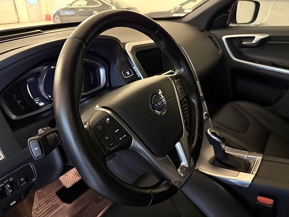 Volvo XC60 3 of 27