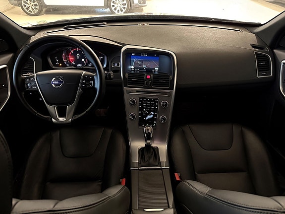 Volvo XC60 10 of 27