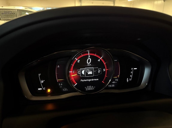 Volvo XC60 14 of 27