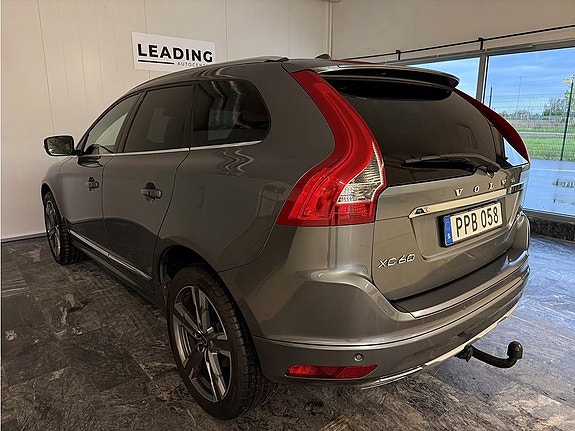 Volvo XC60 2 of 5