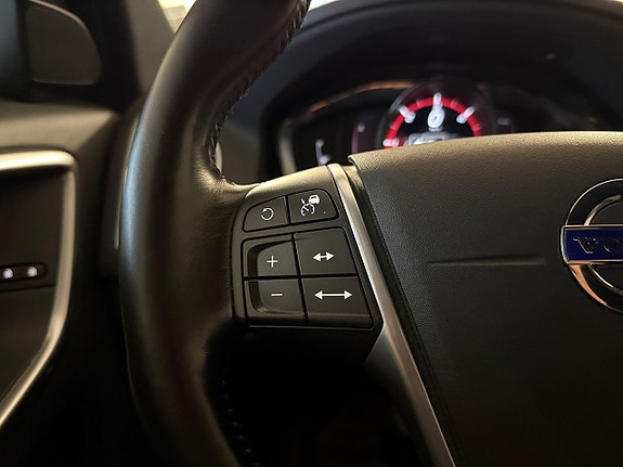 Volvo XC60 15 of 27