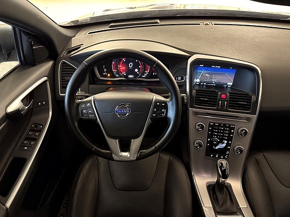 Volvo XC60 11 of 27