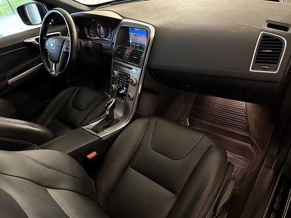 Volvo XC60 8 of 27